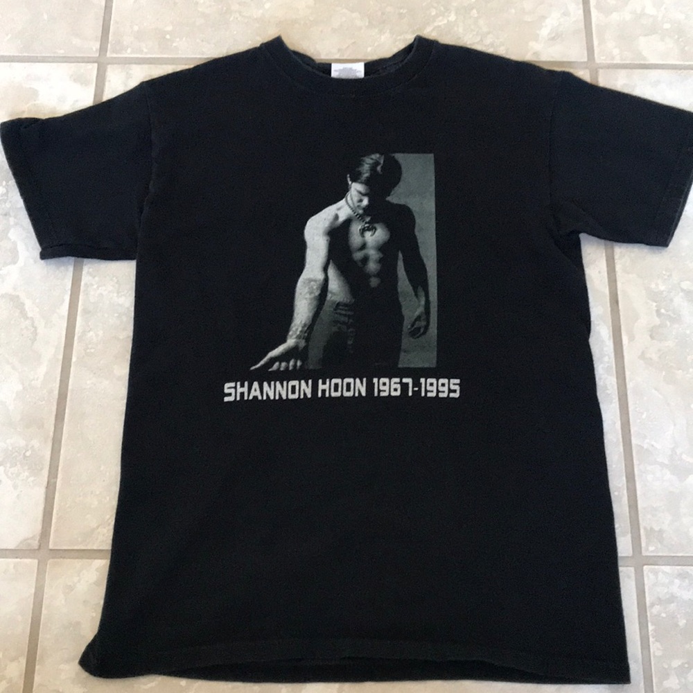 Shannon Hoon T-shirt Size Small